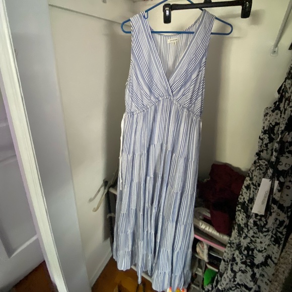 Long Dress - Picture 2 of 4